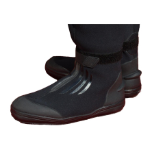 Change to individual 3 mm LightBoot with Velcro strap (with AquaLung new suit)